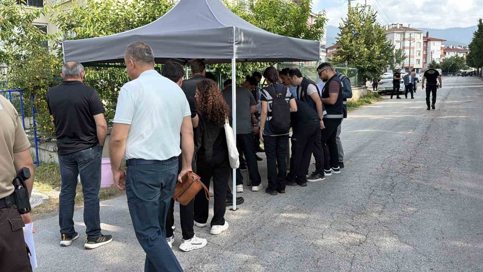 Bolu’da 263 yıl hapis istemiyle yargılanan Tanju Özcan ve 18 sanık ilk kez hakim karşısında