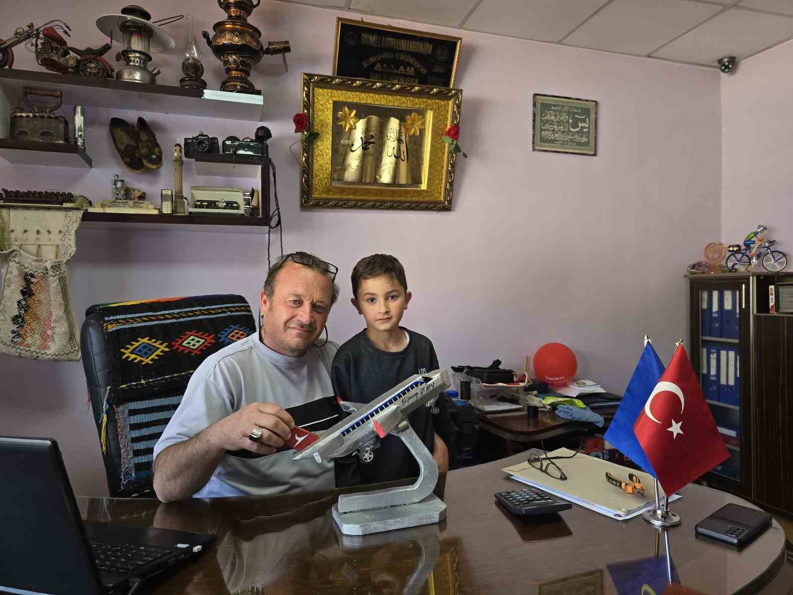 Torun sevgisi sayesinde ürettiği maketler ilgi odağı oldu