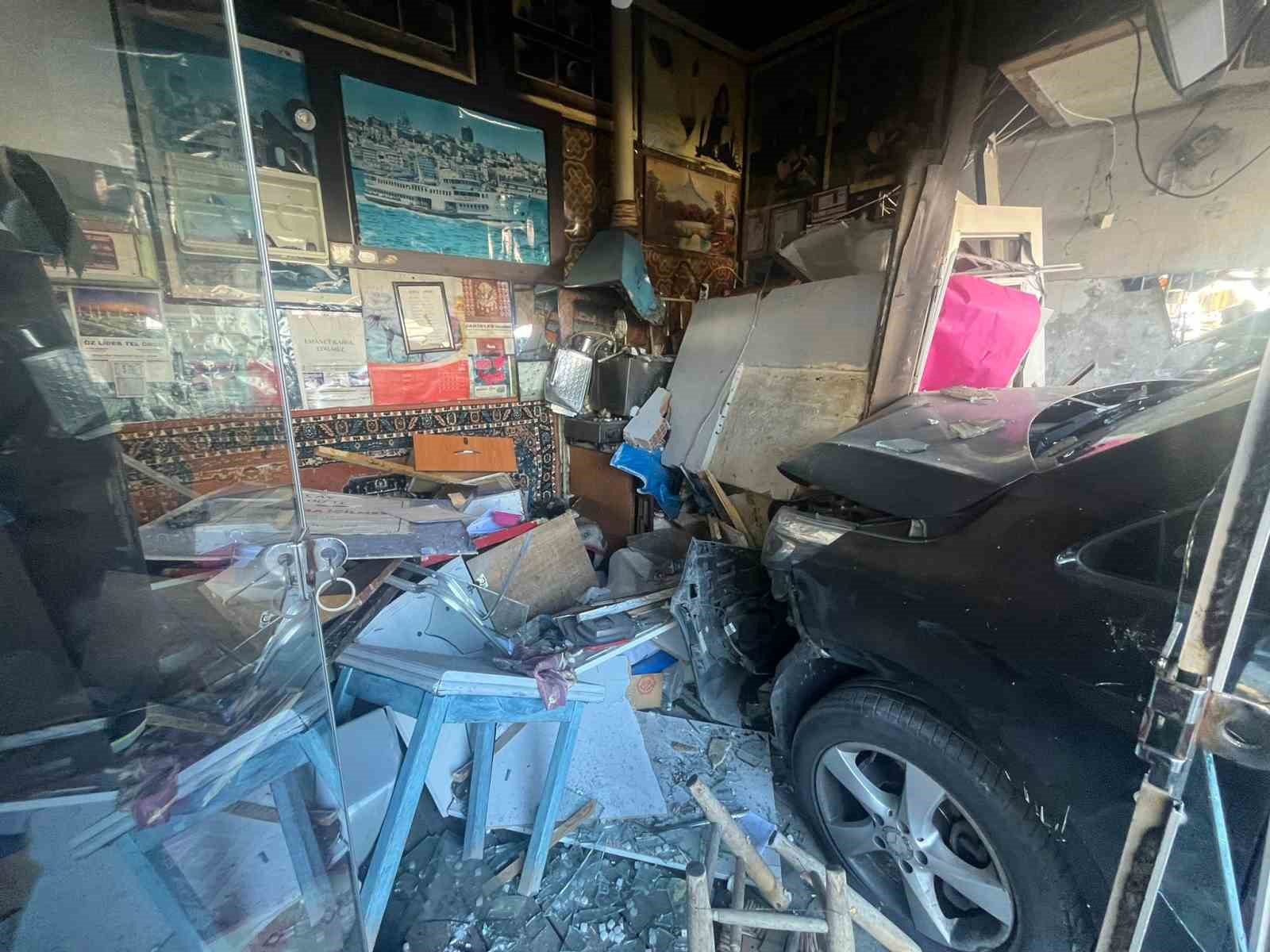 Önce park halindeki araçları biçti, sonra iş yerine daldı
