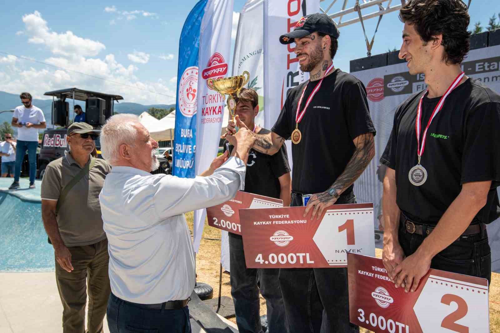 Türkiye’nin en iyi kaykaycıları Osmangazi’de nefes kesti