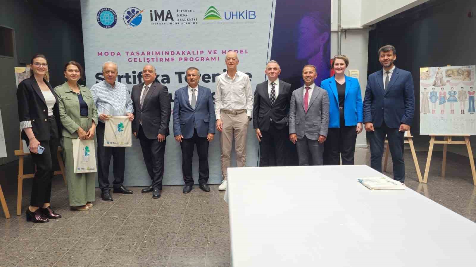 Geleceğin moda tasarımcıları Bursa’da sertifikalarını aldı