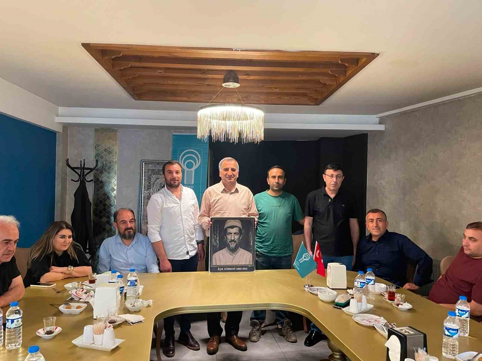 Âşık Sümmani Baba’nın gerçeğe en yakın rölyefi ve hatıra madalyonu tanıtıldı