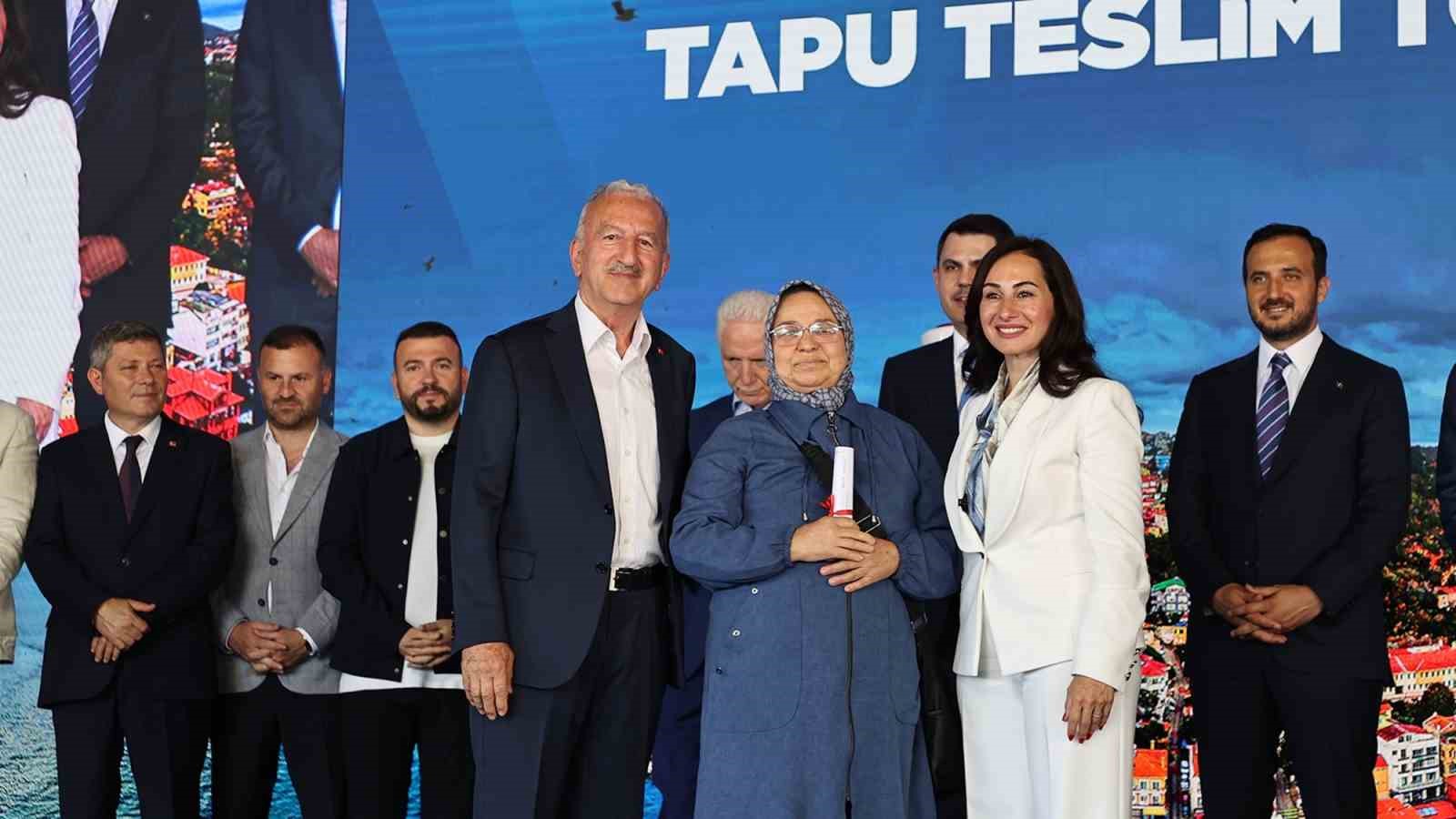 Beykoz’da tarihi gün: 1071 hak sahibi tapusuna kavuştu