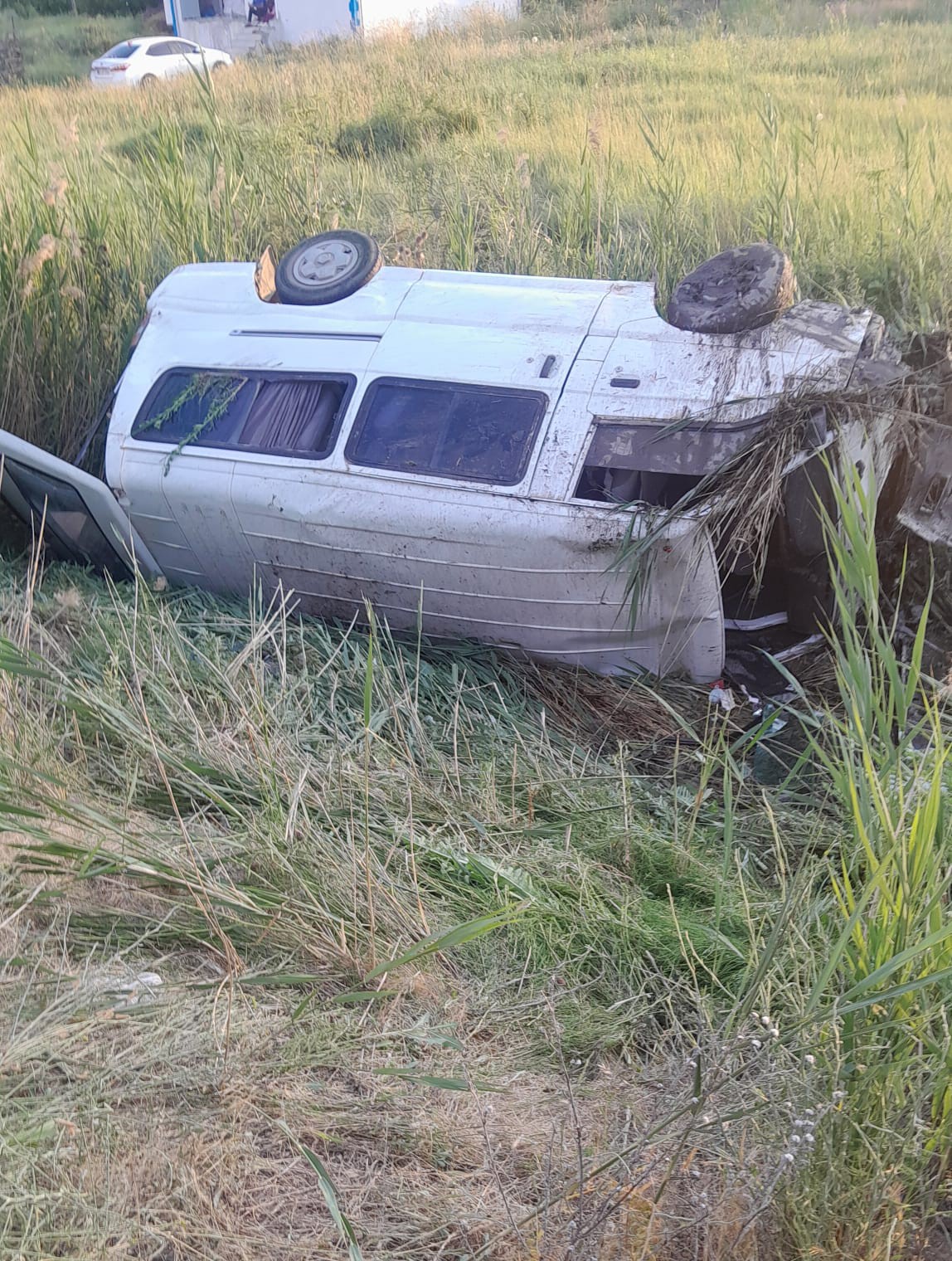 Çamardı’da midibüs devrildi: 3 yaralı