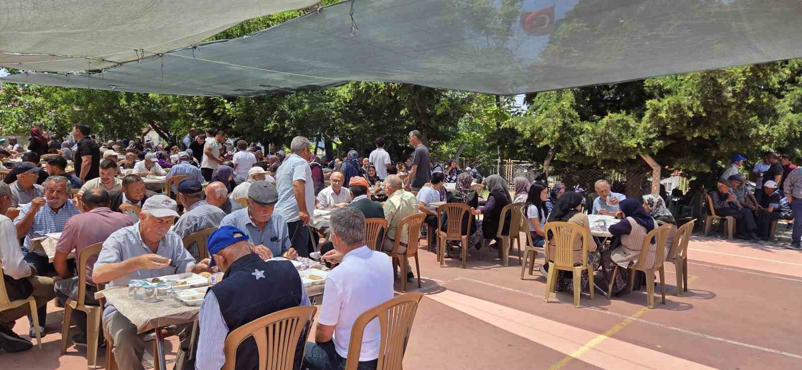 Gördes’te geleneksel köy hayrına yoğun ilgi