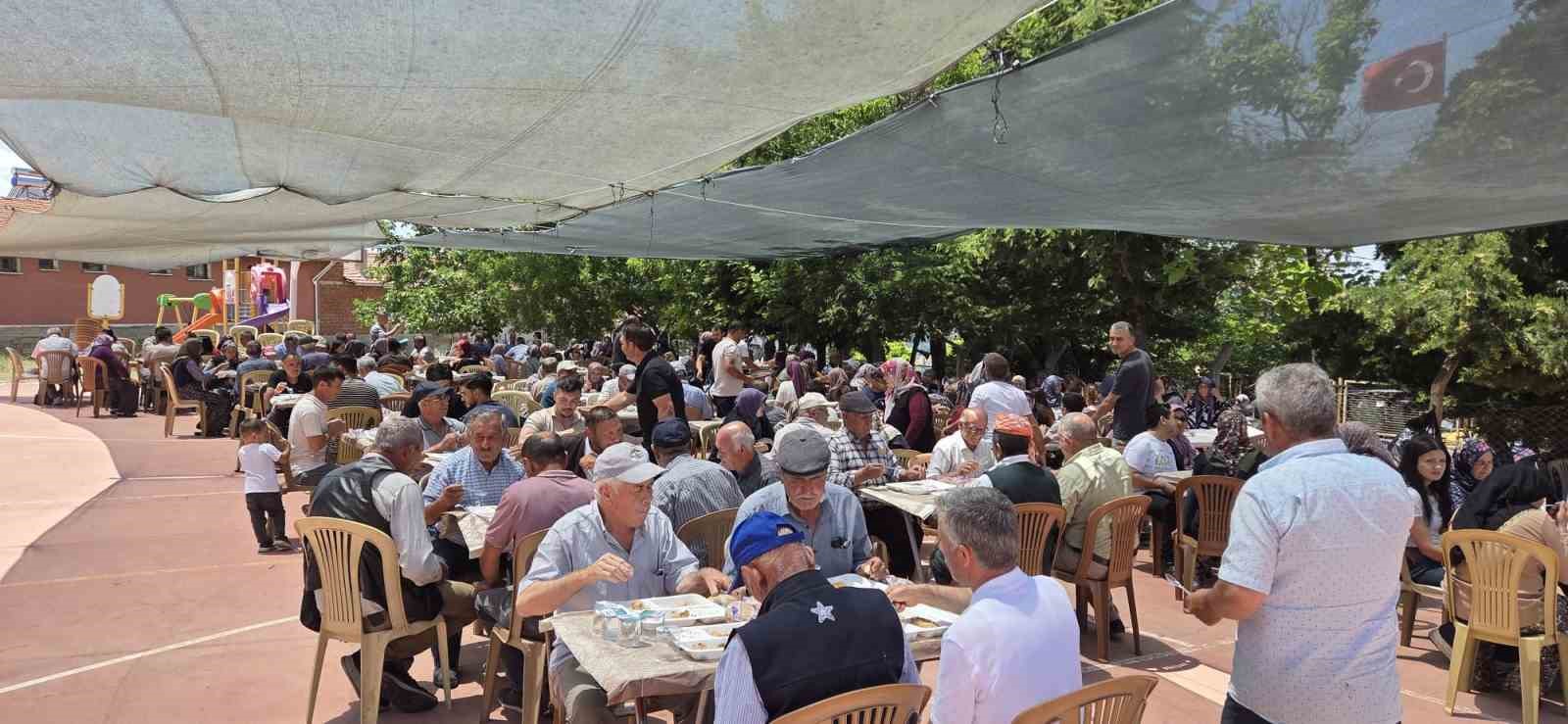 Gördes’te geleneksel köy hayrına yoğun ilgi