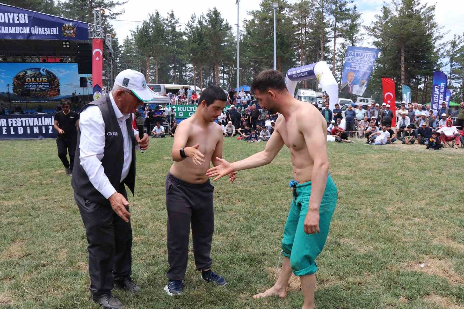Özel Gereksinimli Ufuk Erdem, Akdağ Karakucak Güreşleri’nin gönüllerin şampiyonu oldu