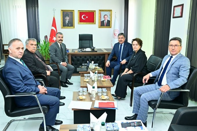 Eskişehir Valisi Yılmaz, Aile ve Sosyal Hizmetler İl Müdürlüğü’nde brifing aldı
