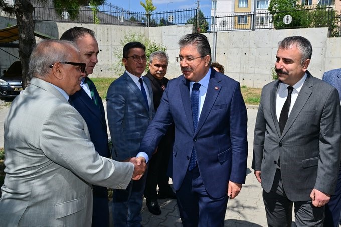 Eskişehir Valisi Yılmaz, Aile ve Sosyal Hizmetler İl Müdürlüğü’nde brifing aldı