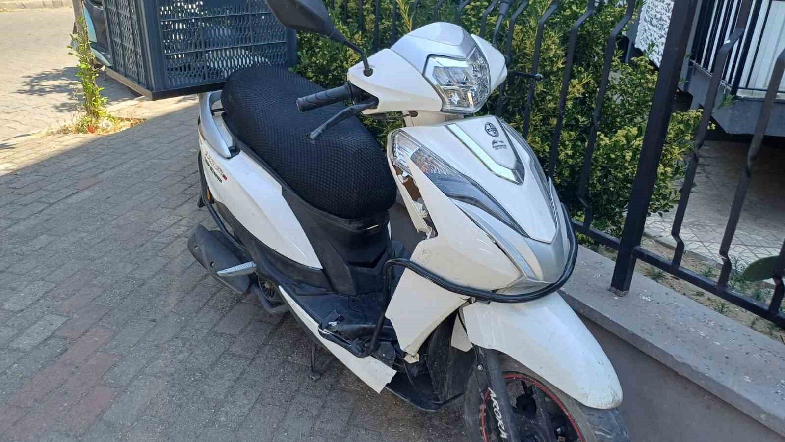 Motosiklet ile kamyonet çarpıştı: 2 yaralı
