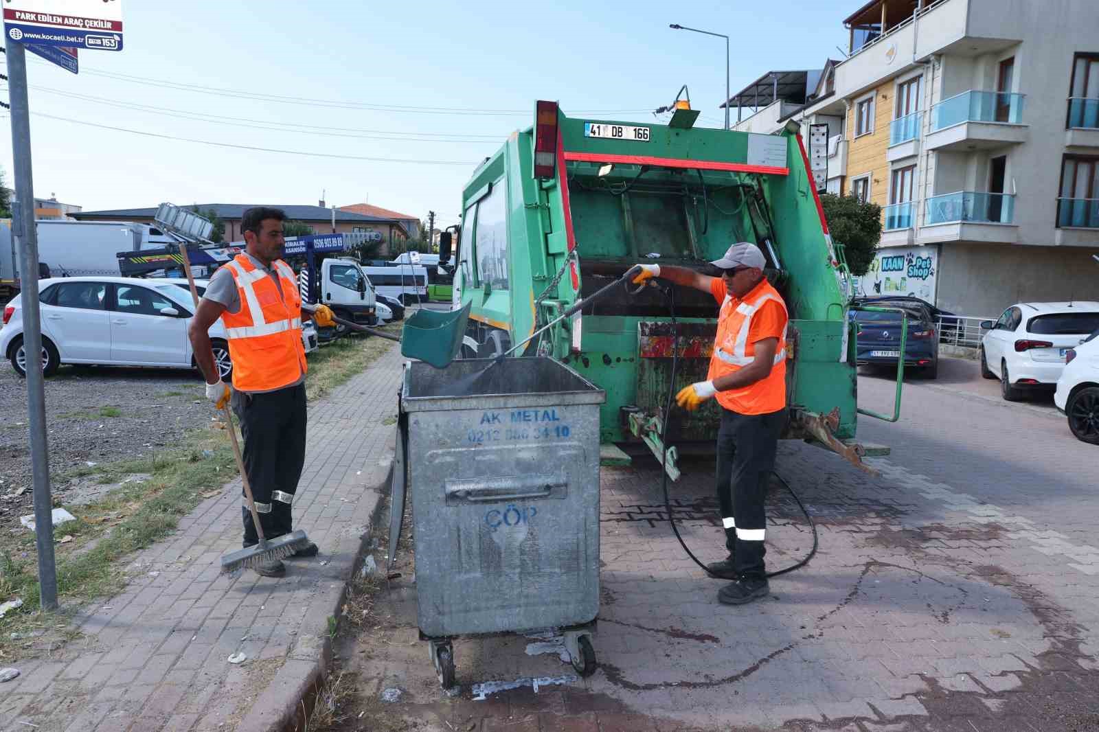 Darıca’da 6 müdürlüğün katılımıyla kapsamlı yaz temizliği sürüyor