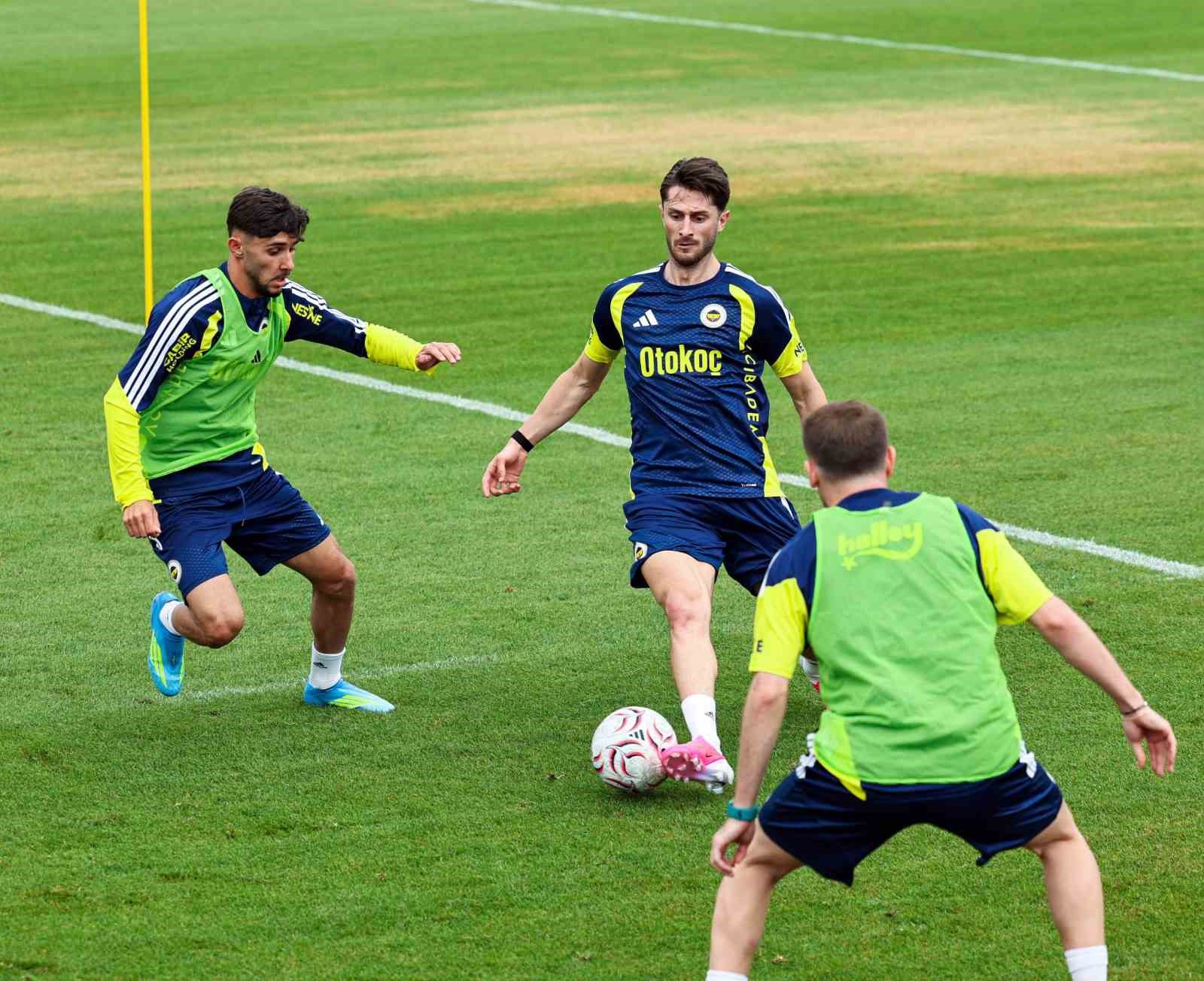 Fenerbahçe, Avusturya kampındaki ilk antrenmanını yaptı