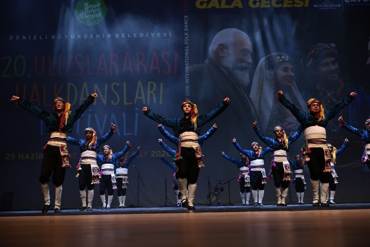 Dünyanın bütün renkleri Denizli’de buluştu
