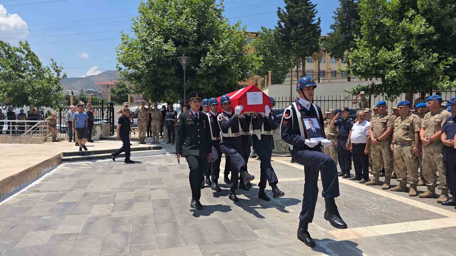 Jandarma Uzman Çavuş Selçuk Topaloğlu, son yolculuğuna uğurlandı