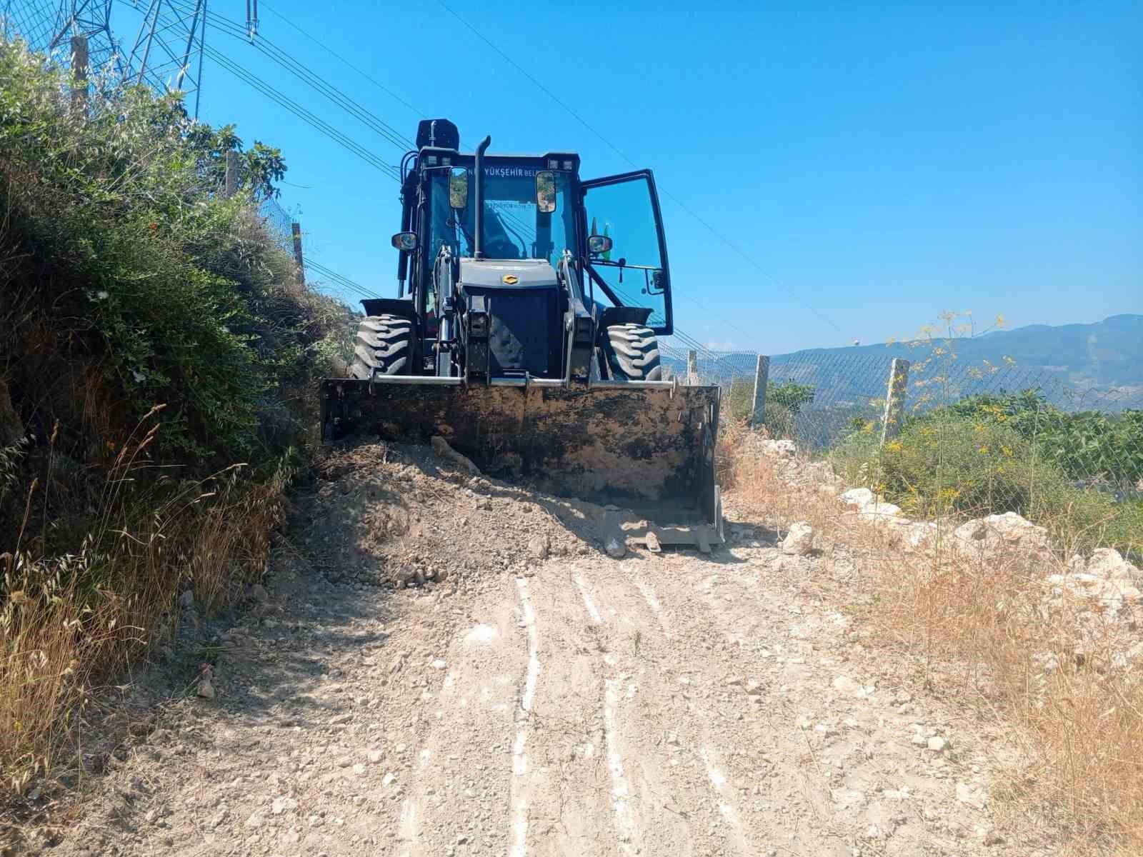 Aydın Büyükşehir’in yol çalışmaları devam ediyor