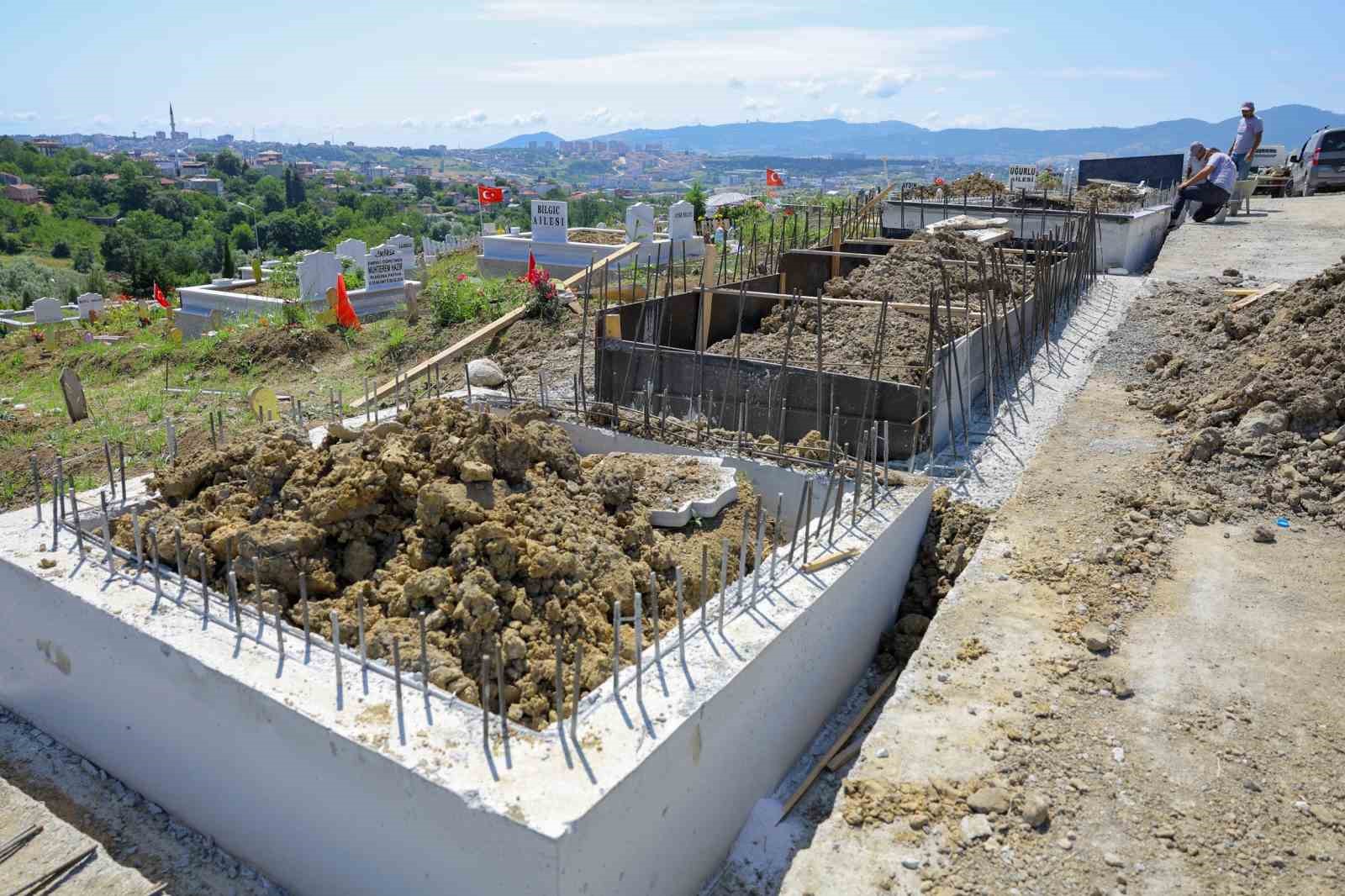 Heyelan yaşanan Derecik Şehir Mezarlığı’nda iyileştirme çalışmaları