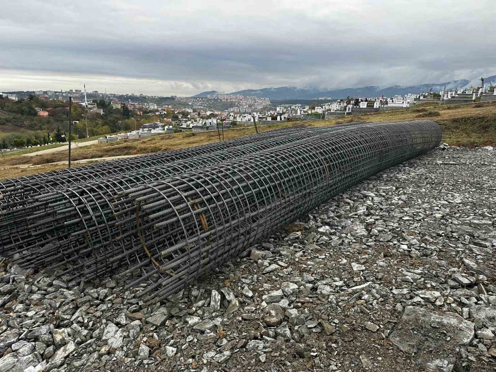 Heyelan yaşanan Derecik Şehir Mezarlığı’nda iyileştirme çalışmaları