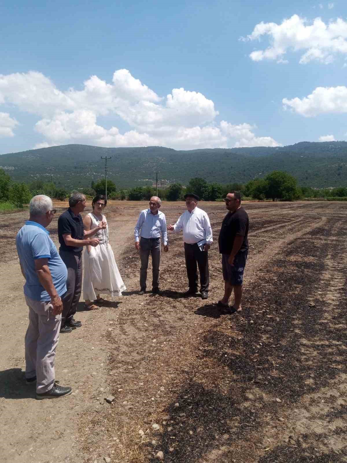 Baştuğ Yelişyurt’ta 14 ton saman balyası yanan üreticiyi ziyaret etti