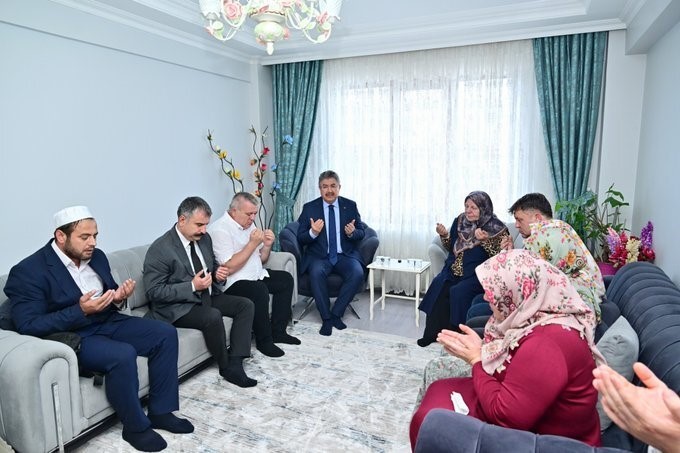 Vali Yılmaz, Merhum Kıbrıs Gazisi Tınmaz’ın ailesine taziye ziyaretinde bulundu