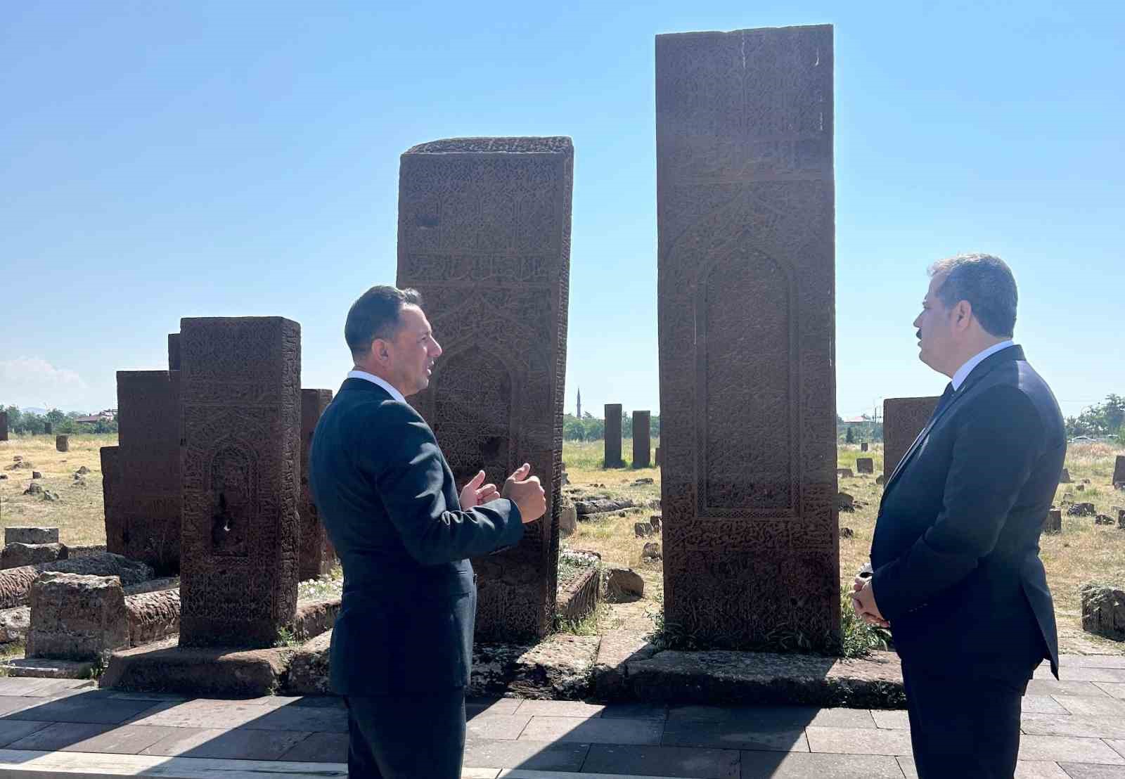 Ahlat Kaymakamı Özgür Kaya görevine başladı