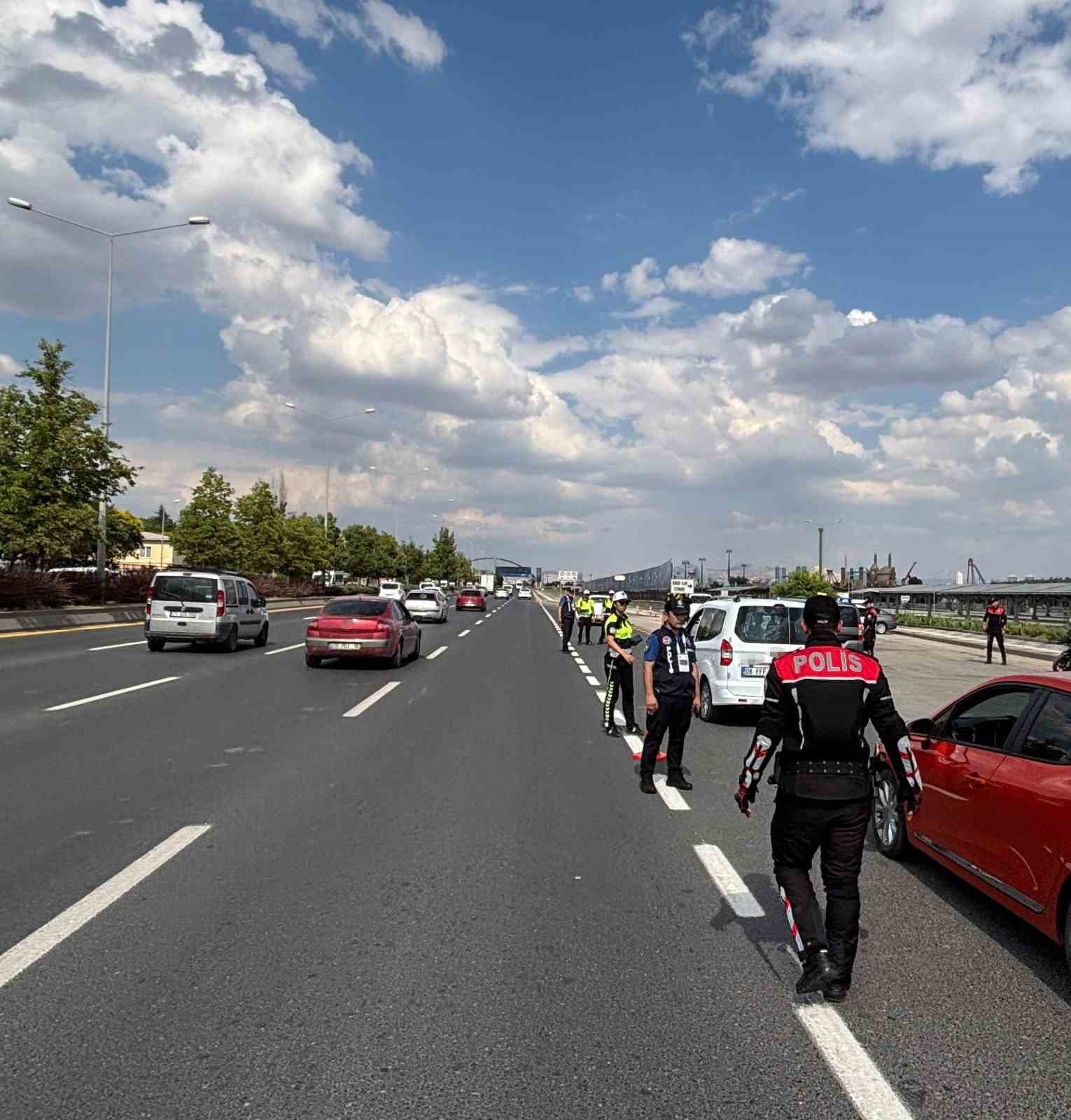 Ankara’da NATO Zirvesi kapsamında asayiş ve trafik denetimleri tüm hızıyla devam ediyor