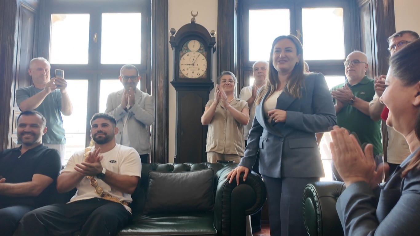 Büşra Özdemir: 