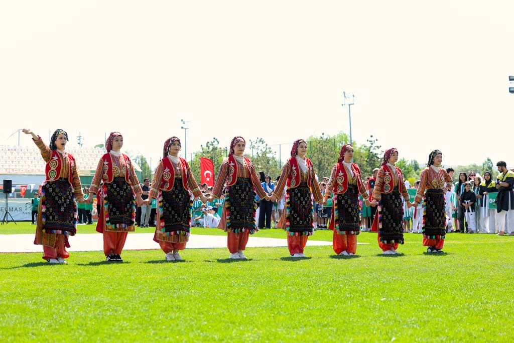 Sivas Belediyesi tarafından düzenlenen Yaz Spor Okulları açıldı