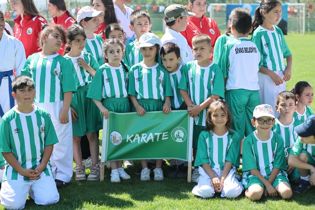 Sivas Belediyesi tarafından düzenlenen Yaz Spor Okulları açıldı