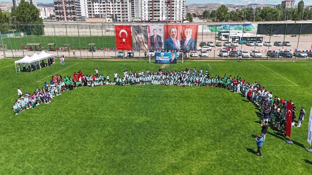 Sivas Belediyesi tarafından düzenlenen Yaz Spor Okulları açıldı