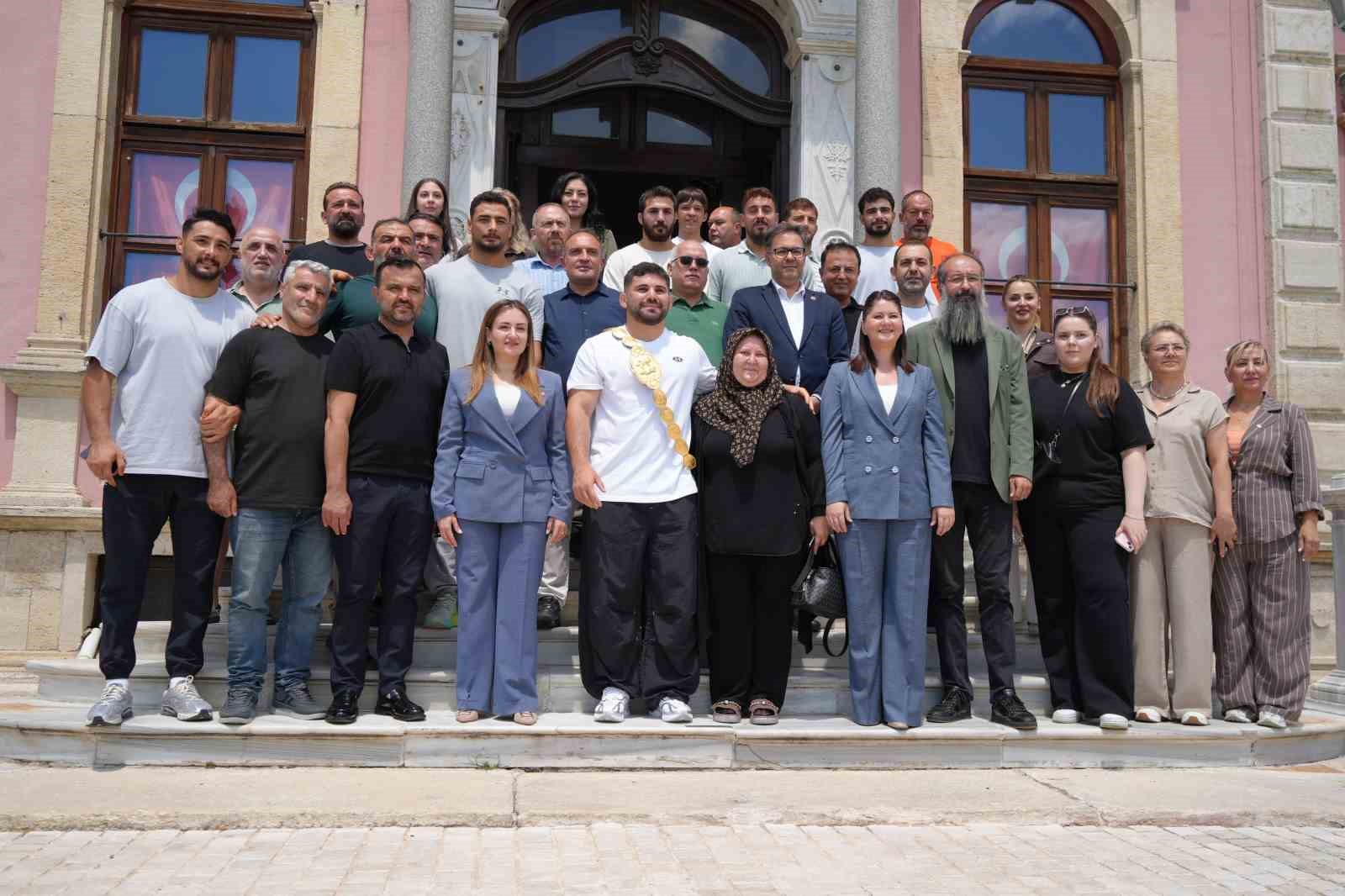 Başpehlivan Erkan Taş: "Hedefim altın kemeri uzun yıllar korumak"