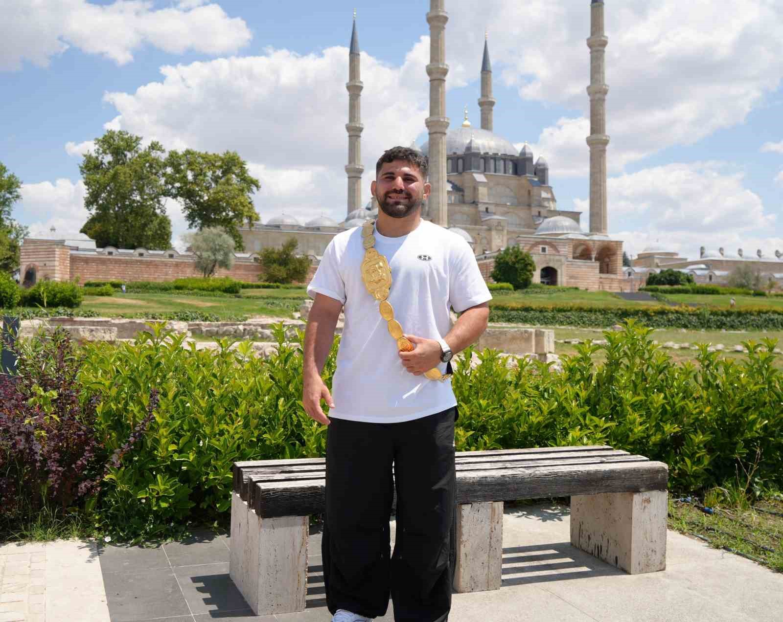 Başpehlivan Erkan Taş: "Hedefim altın kemeri uzun yıllar korumak"
