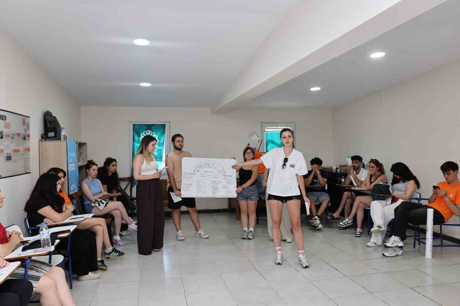 Gençler Fadıllı’da liderlik kampında buluştu