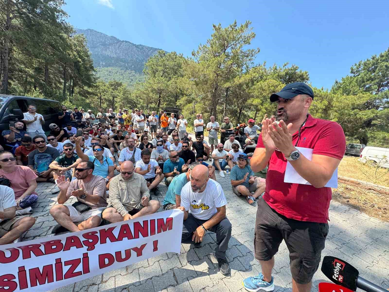Ölüdeniz’de pilotlar uçuşları durdurdu