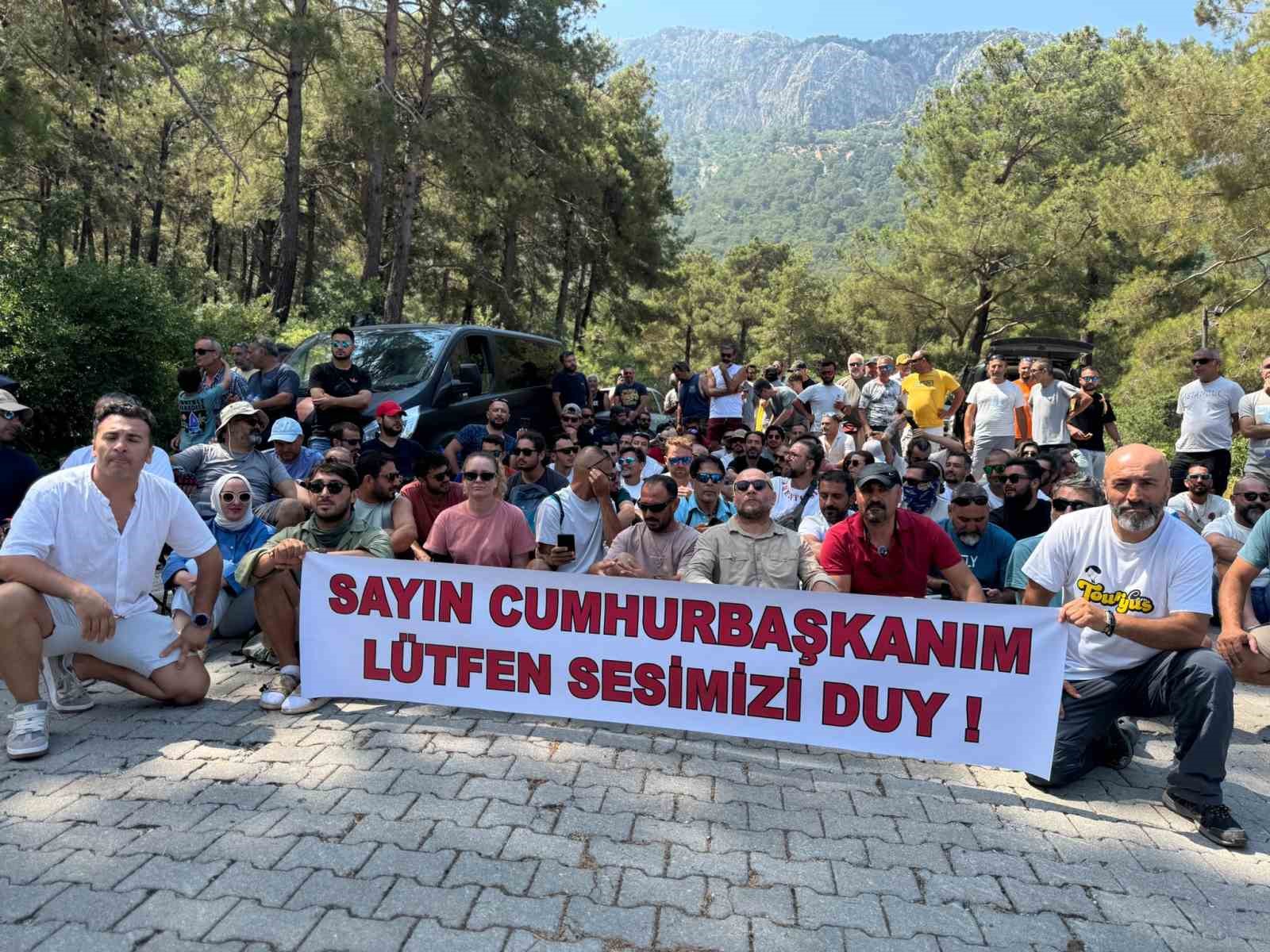 Ölüdeniz’de pilotlar uçuşları durdurdu