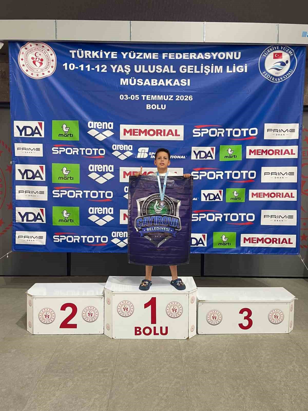 Çayırovalı yüzücülerden 25 madalyalık başarı