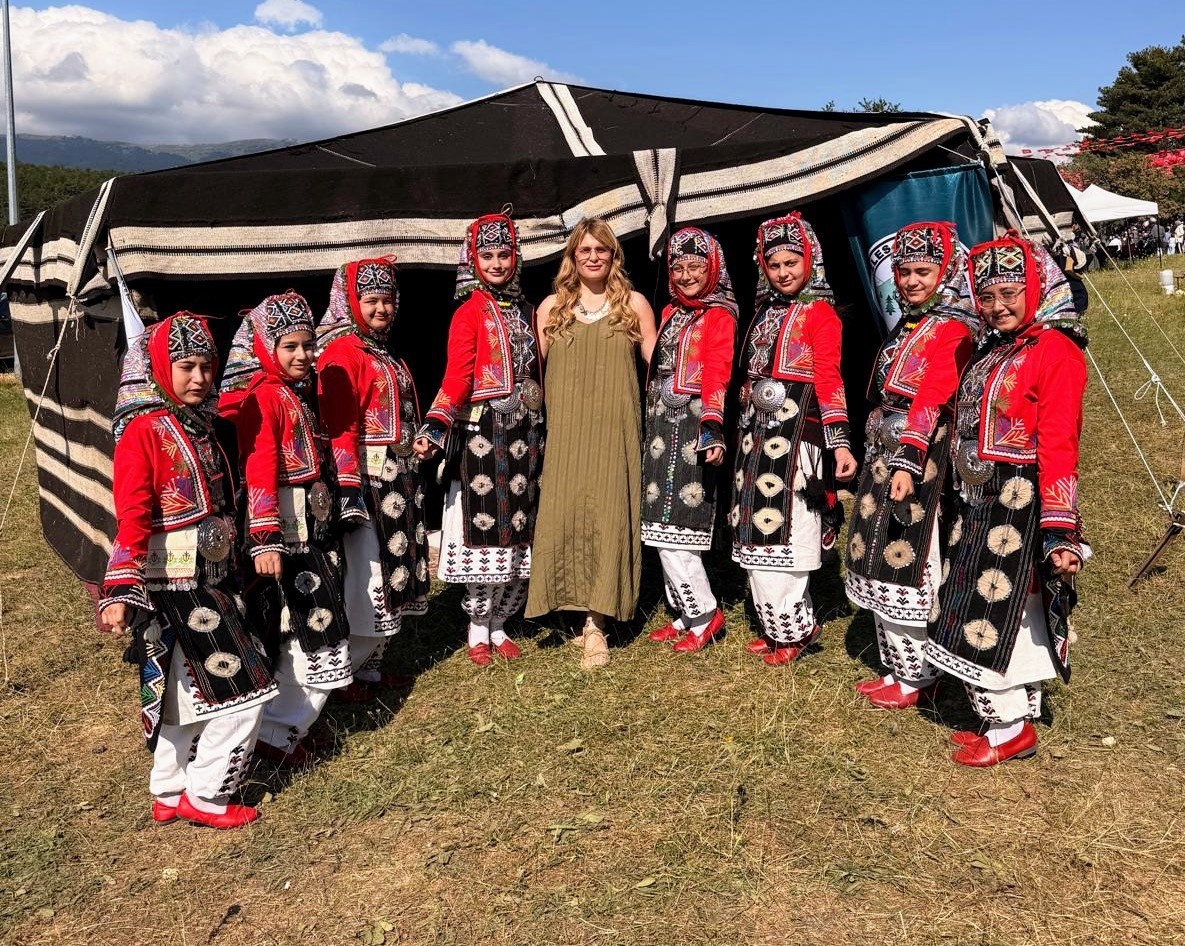 Yenişehir Halk Dansları Topluluğu, Kocayayla Şenlikleri’nde ayakta alkışlandı