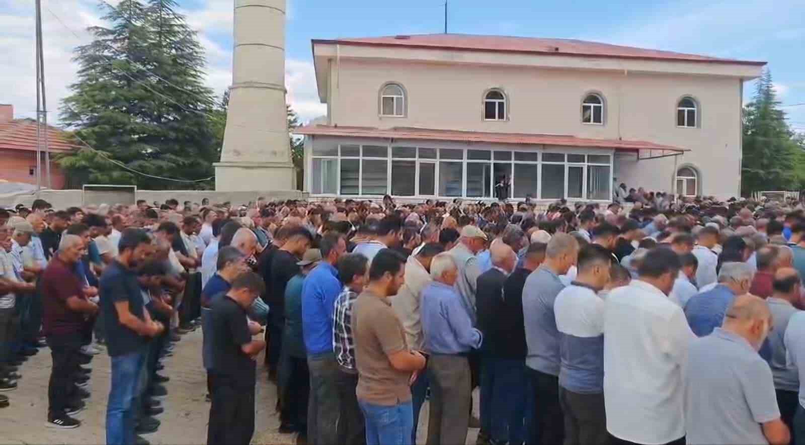 Malatya’da kazada hayatını kaybeden 3 kişilik aile toprağa verildi