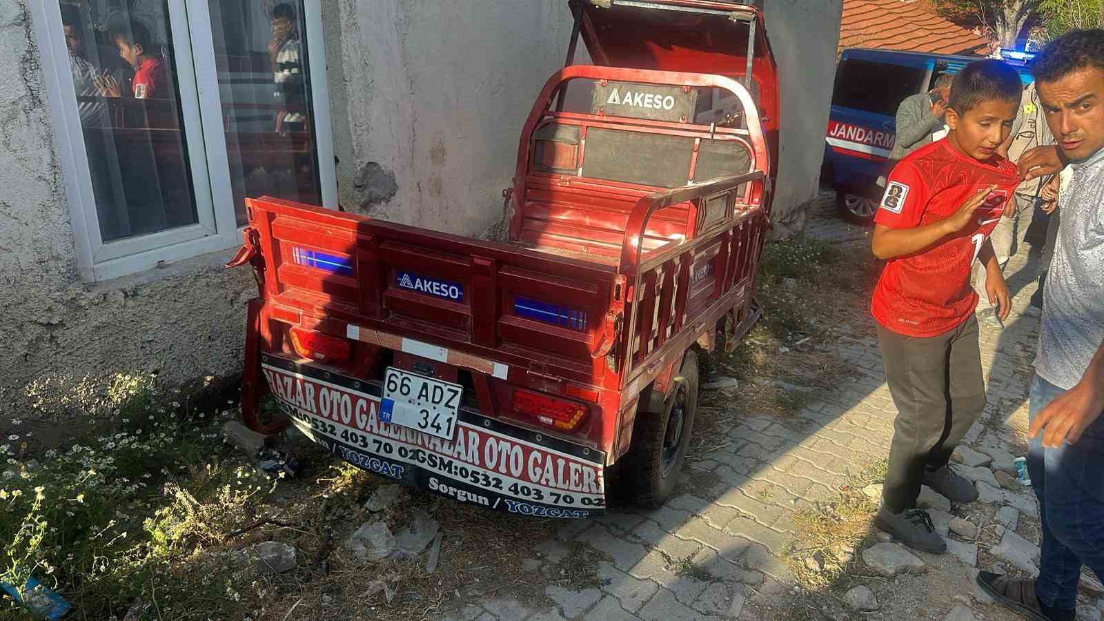 Elektrikli motosiklet duvara çarptı: 6 yaralı