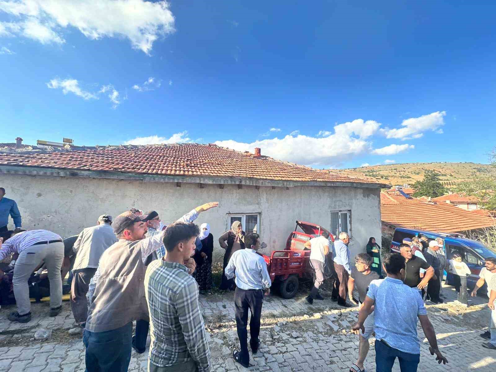 Elektrikli motosiklet duvara çarptı: 6 yaralı