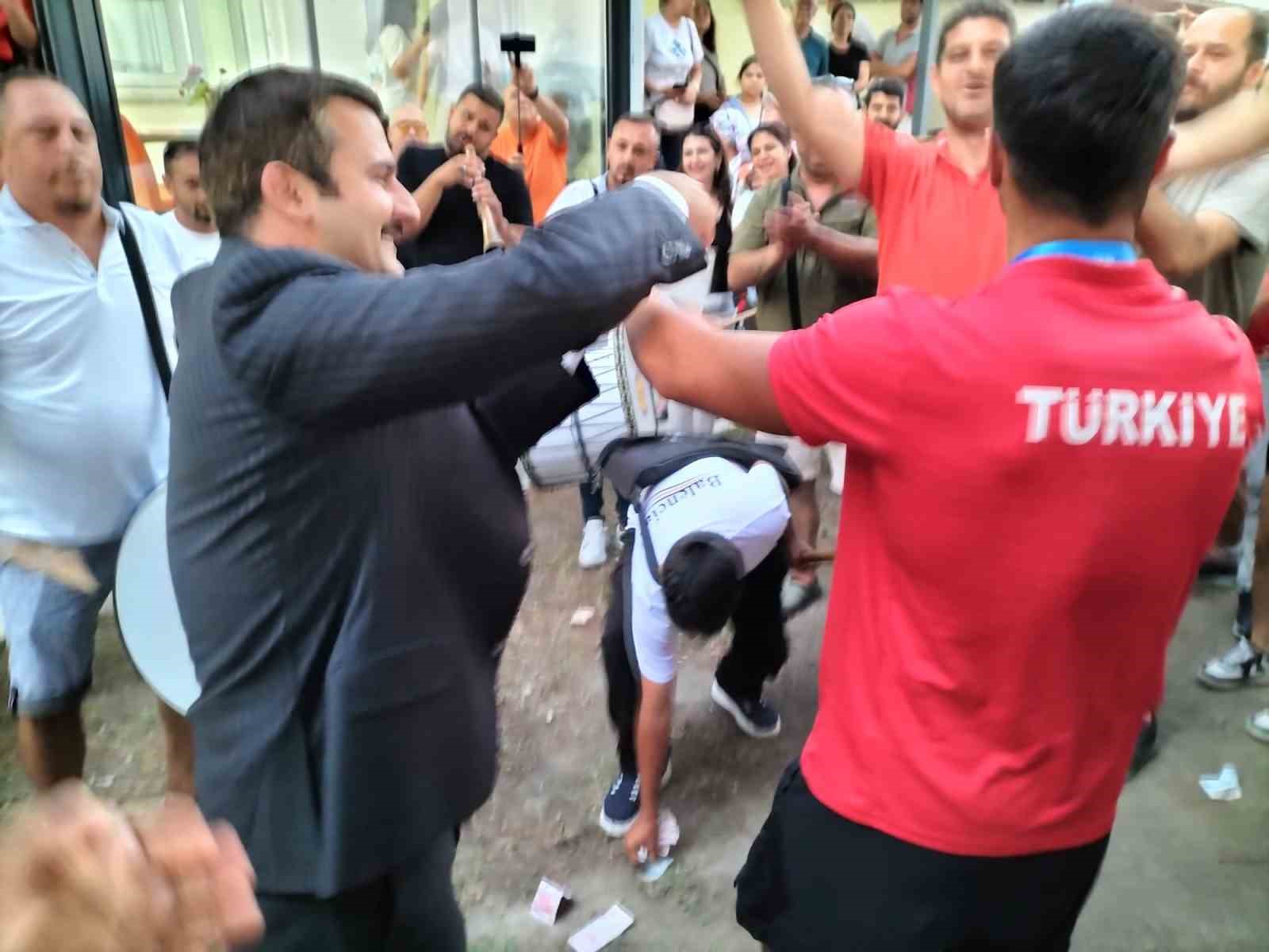 Dünya şampiyonu Karahan, Köyceğiz’de coşkuyla karşılandı