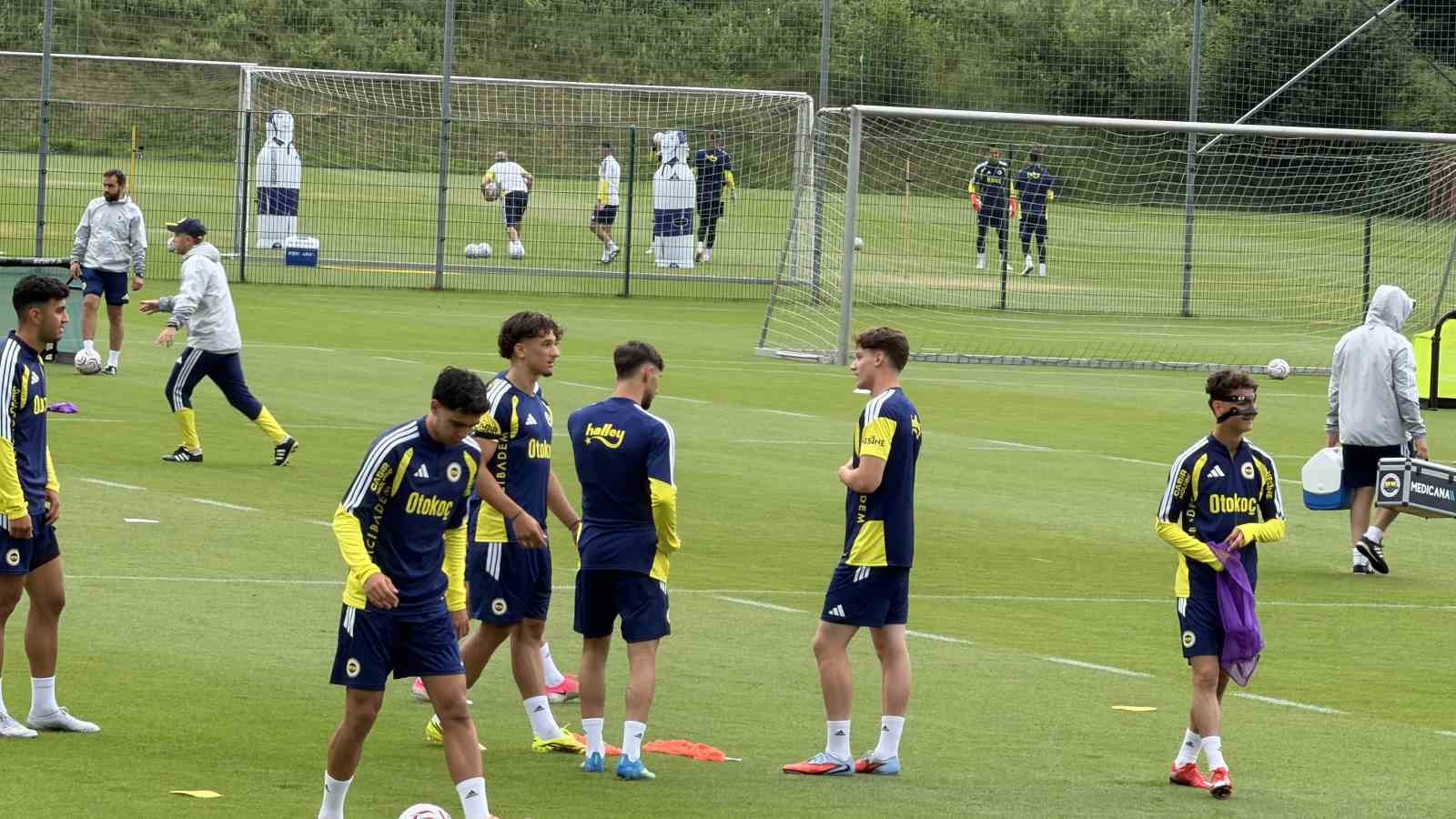 Fenerbahçe, Avusturya’da günü çift antrenmanla tamamladı