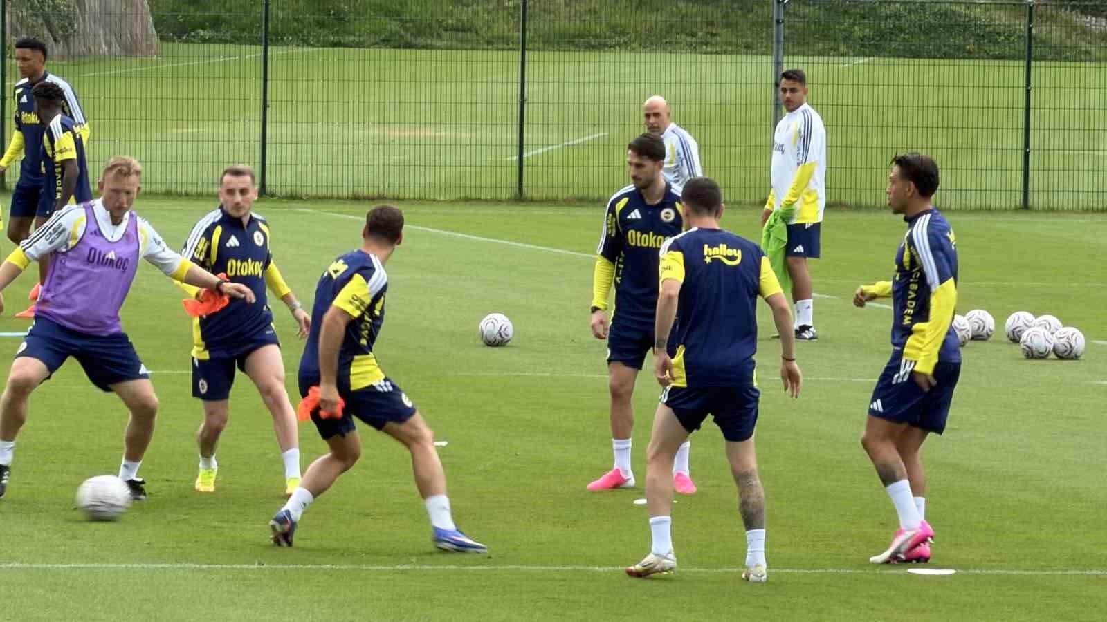 Fenerbahçe, Avusturya’da günü çift antrenmanla tamamladı