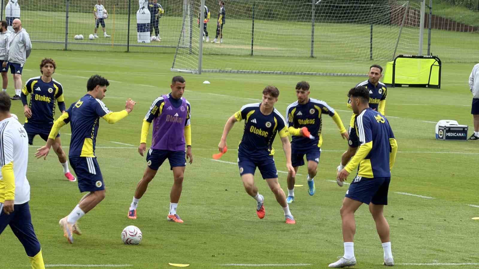 Fenerbahçe, Avusturya’da günü çift antrenmanla tamamladı