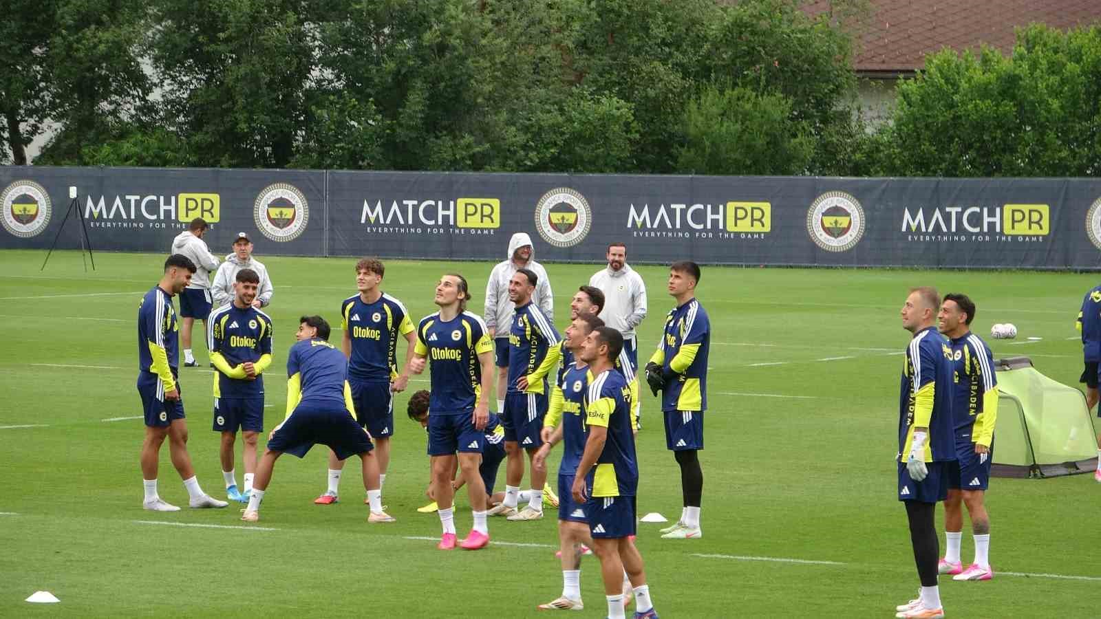 Fenerbahçe, Avusturya’da günü çift antrenmanla tamamladı