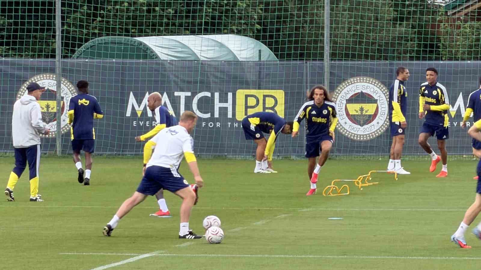 Fenerbahçe, Avusturya’da günü çift antrenmanla tamamladı