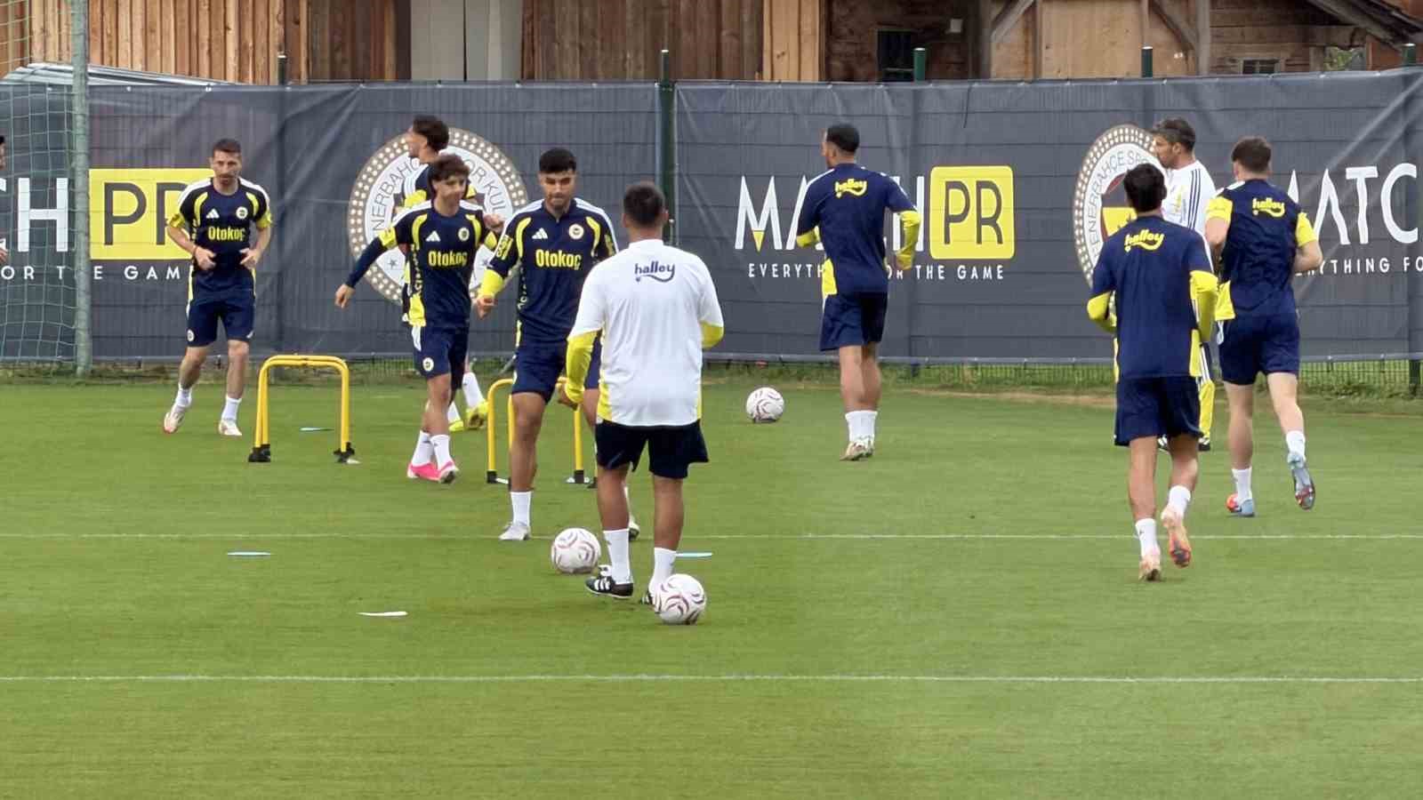 Fenerbahçe, Avusturya’da günü çift antrenmanla tamamladı