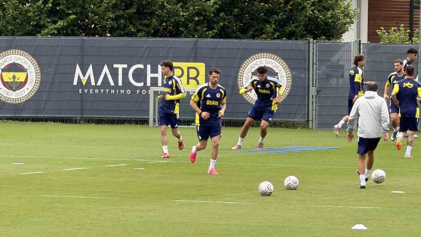 Fenerbahçe, Avusturya’da günü çift antrenmanla tamamladı