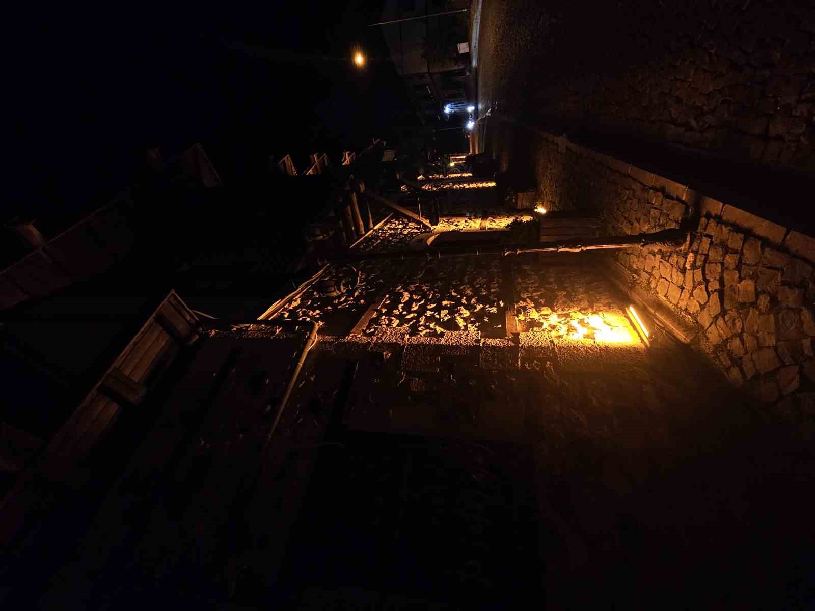 Tarihi Harput Mahallesi’nde gece güzelliği