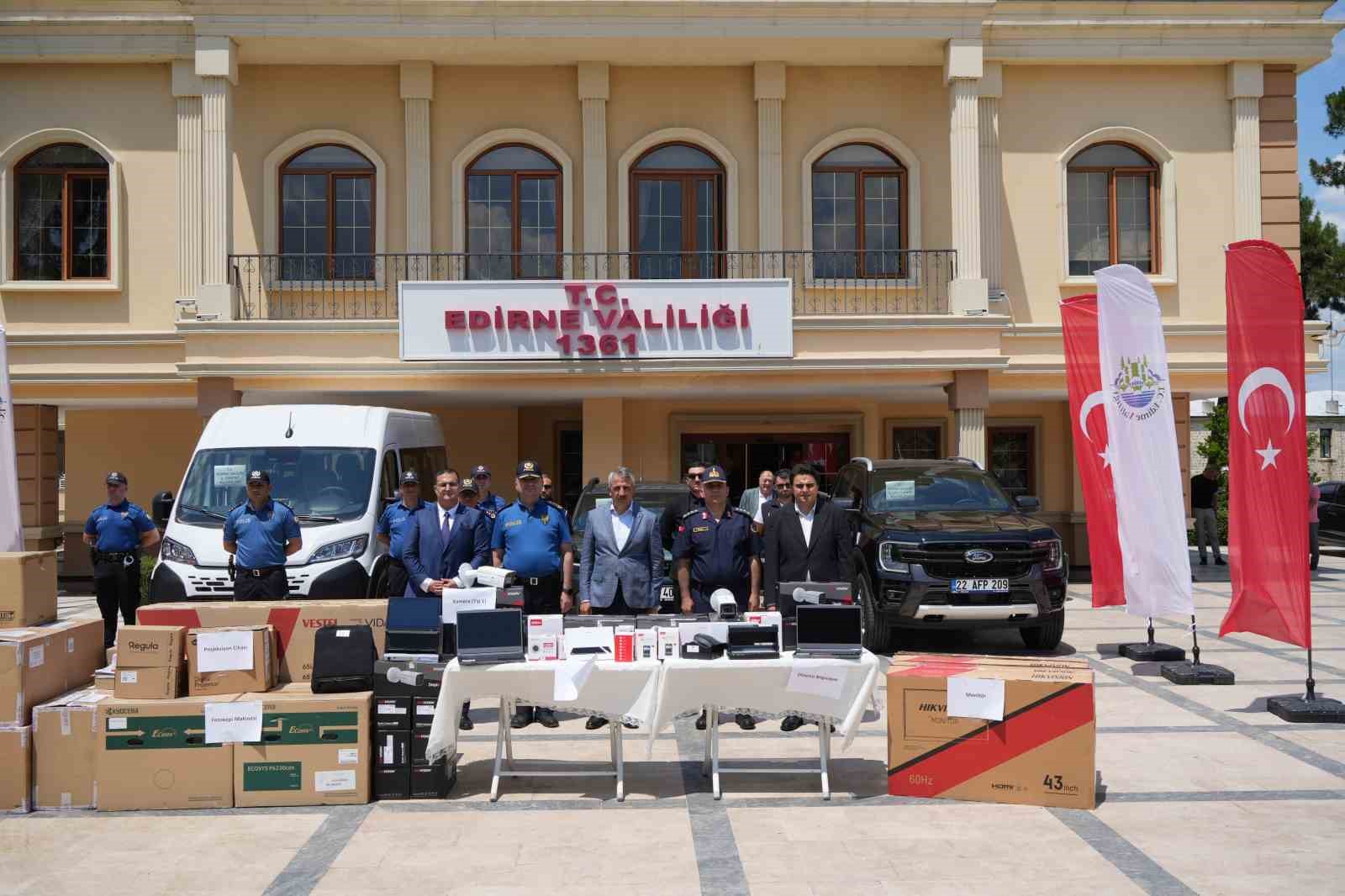 Vali Sezer: "Düzensiz göçte Edirne büyük ölçüde rota olmaktan çıktı"
