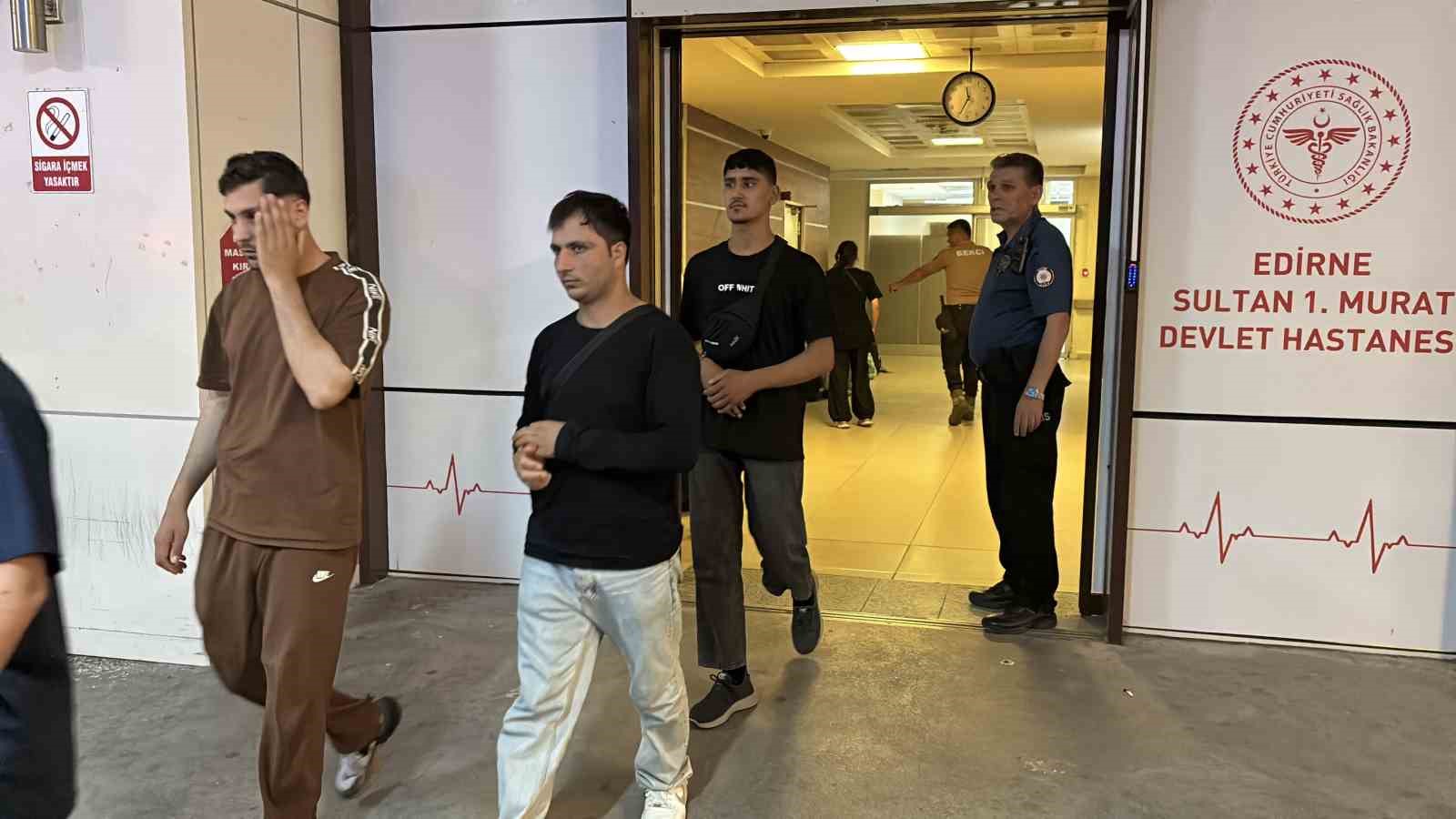 Edirne’de 24 düzensiz göçmen ile göçmen kaçakçılığı şüphelisi yakalandı